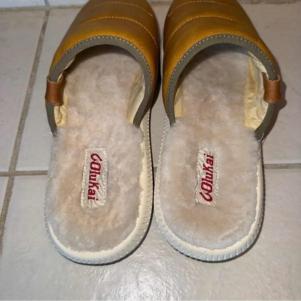 NWOT OluKai Mua ‘Ili Shearling Mule Slipper NWOT Size 10 Leather Cozy